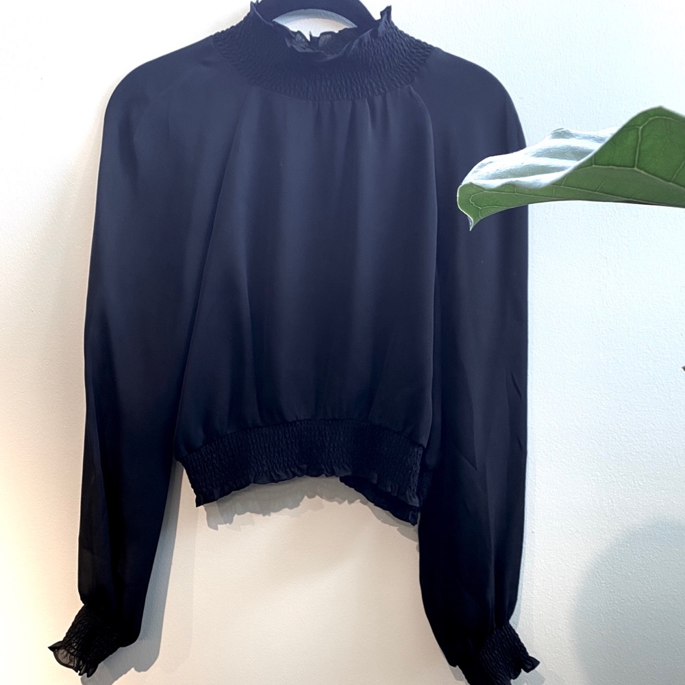Black long sleeve crop